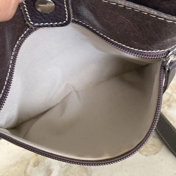 Roots Leather Village Crossbody Bag - Picture 11 of 12